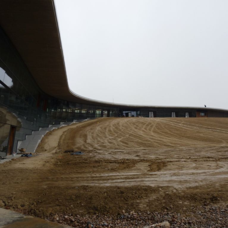 Fachada exterior bodegas Beronia en Ollauri